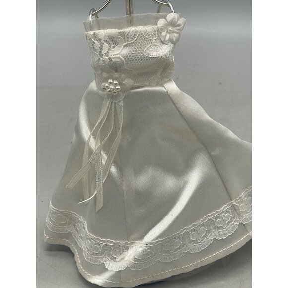 wedding photo holder figurine holds 3 photos white lace metal embellished READ - Picture 2 of 7